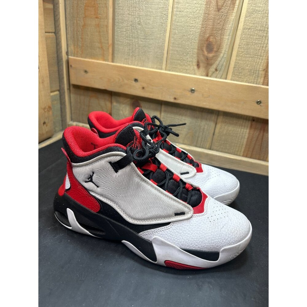 Nike Boys Air Jordan Max Aura 4 DQ8404-106 White/Red Basketball Sneakers Sz 6Y